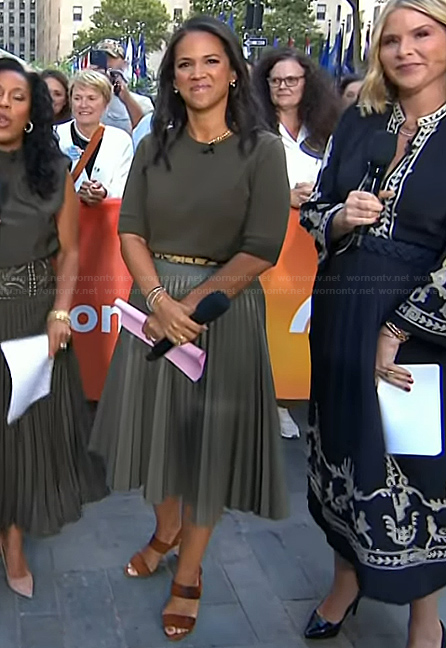 Laura's brown suede sandals on Today