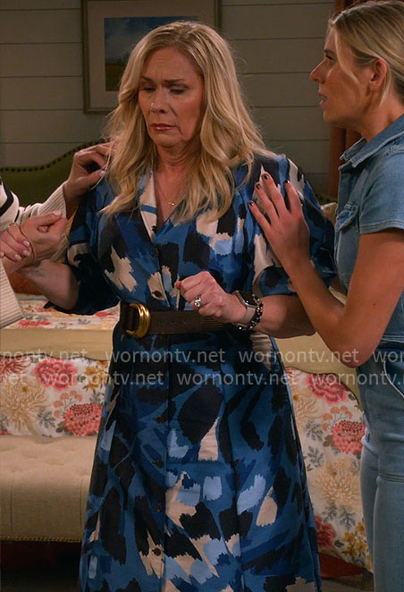 Leanne's blue printed dress and black bag on Leanne