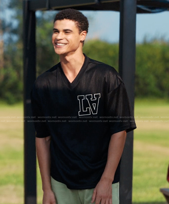 Dylan's black v-neck tee on My Life with the Walter Boys