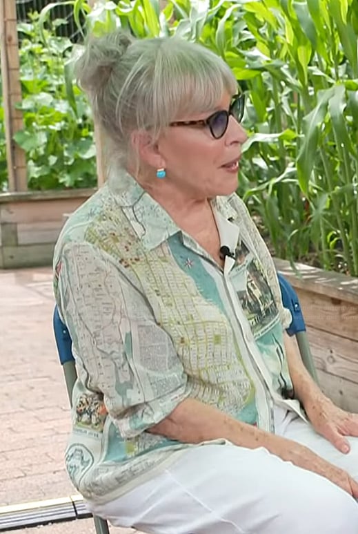 Bette Midler's printed shirt on E! News