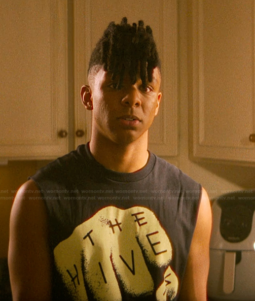 Bez's graphic tank on The Runarounds