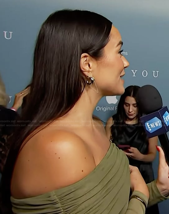 Emily Curl's green off shoulder dress on E! News