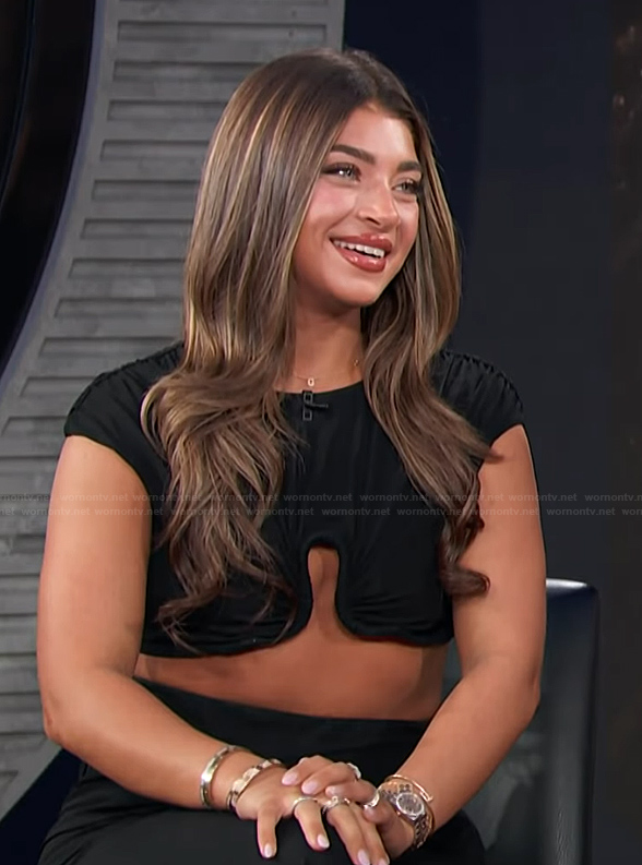 Gia's black crop top on E! News