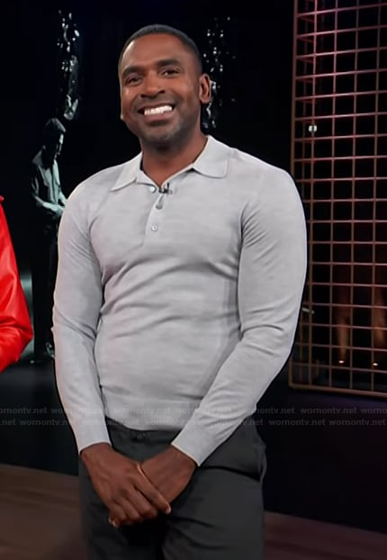 Justin's gray polo shirt on E! News