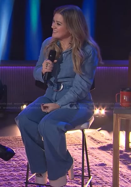 Kelly's chambray shirt and jeans on The Kelly Clarkson Show
