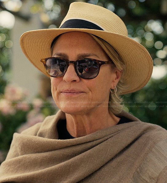Laura's tortoise sunglasses and hat on The Girlfriend