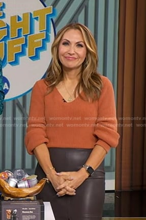 Lori's brown ribbed v-neck sweater on Good Morning America