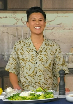 Melissa King's green printed short sleeve shirt on Good Morning America