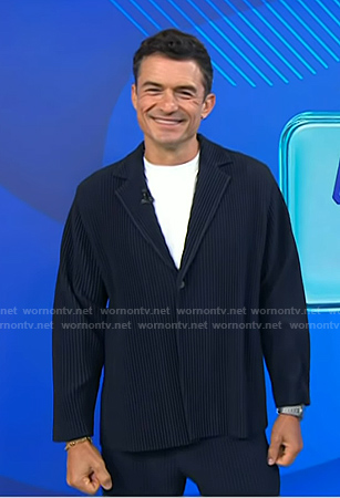 Orlando Bloom's navy ribbed blazer on Today