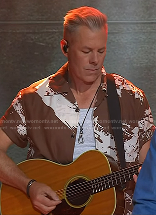 Trevor Rosen's bronw print short sleeve shirt on Today