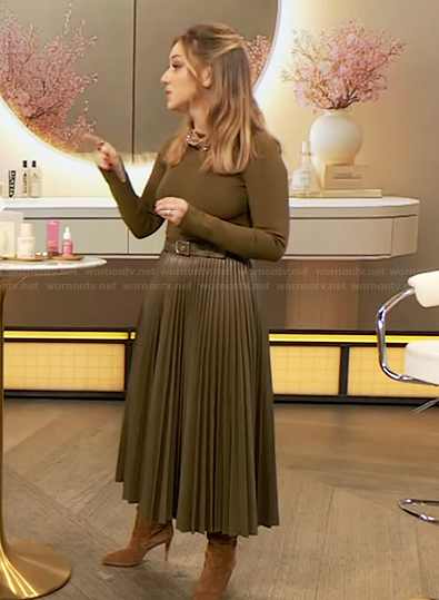 Dr. Shereene Idriss's green pleated dress on The Drew Barrymore Show
