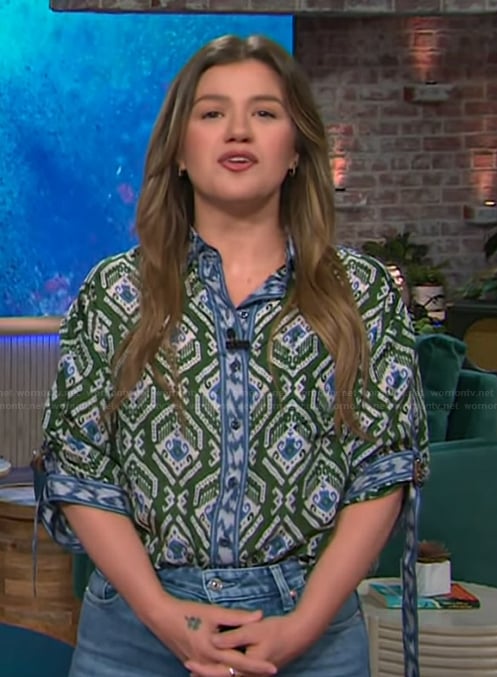 Kelly's geometric print tie cuff blouse on The Kelly Clarkson Show