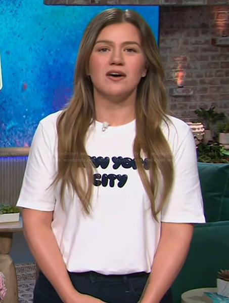 Kelly's New York City print tee on The Kelly Clarkson Show