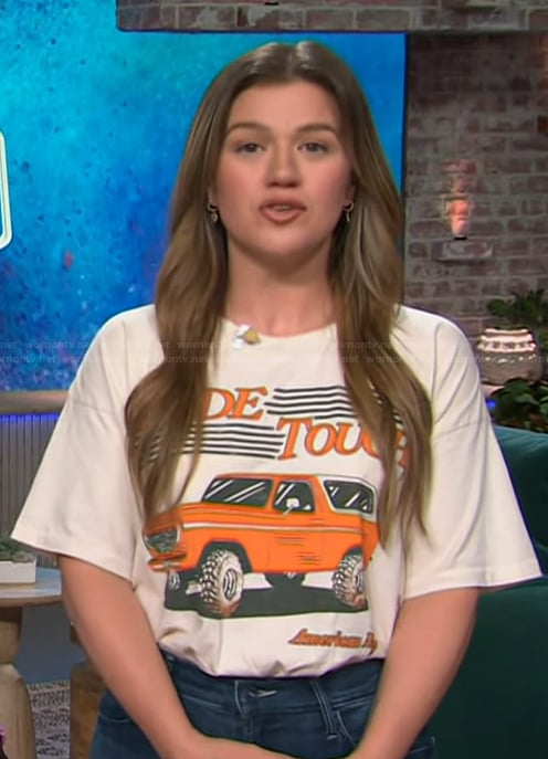 Kelly's Ride Tough graphic tee on The Kelly Clarkson Show