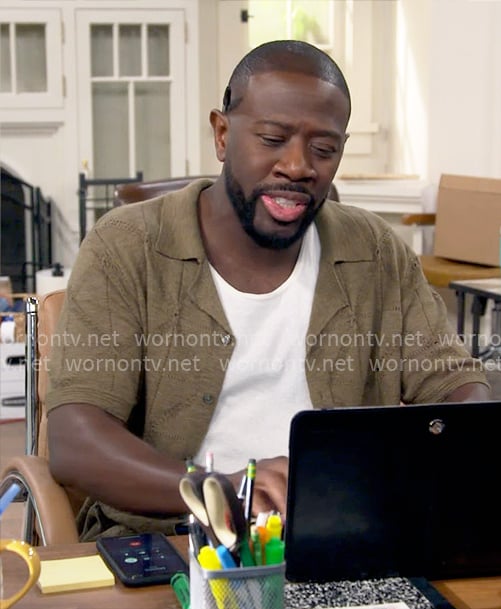 Malcolm's olive knit shirt on The Neighborhood