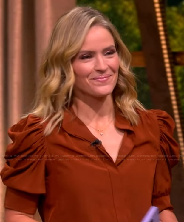 Sara's brown puff sleeve top on The View