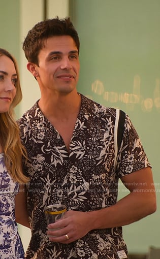 Gio's black tropical print shirt on Selling the OC