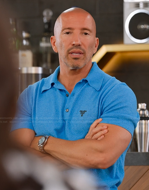 Jason's blue polo on Selling the OC