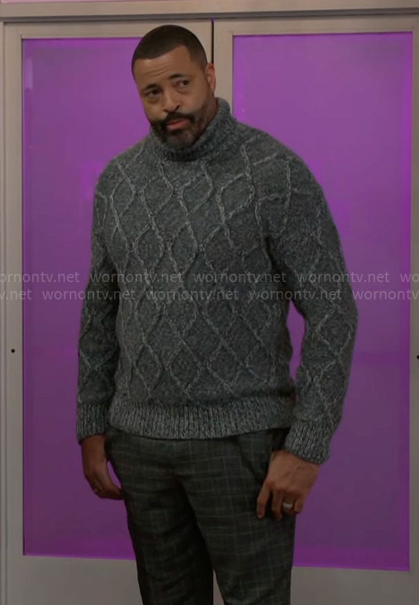 Bill's grey cable-knit sweater on Beyond the Gates
