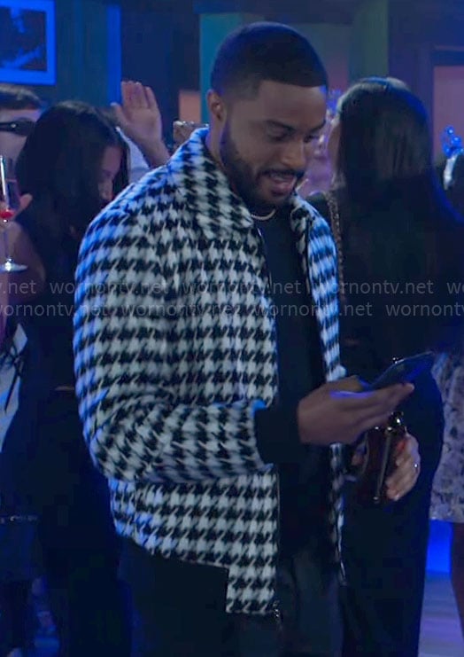 Jacob's houndstooth jacket on Beyond the Gates