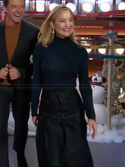 Kate Hudson's denim skirt on The Kelly Clarkson Show