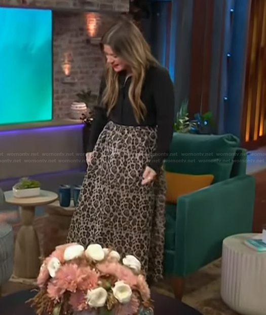 Kelly's leopard print skirt on The Kelly Clarkson Show