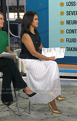 Laura's gold metallic pumps on Today