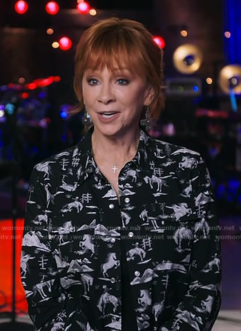 Reba's black cowboy print shirt on The Voice