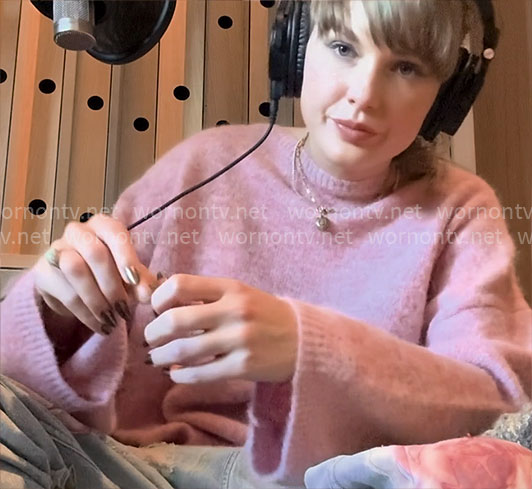 Taylor Swift's pink sweater and floral jeans on The End of an Era