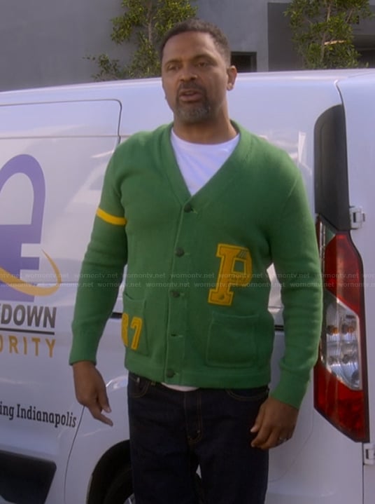 Bennie's green cardigan on The Upshaws