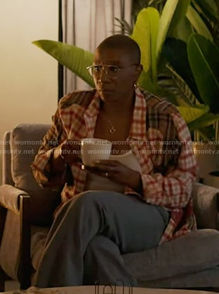 Hen's mixed plaid shirt on 9-1-1