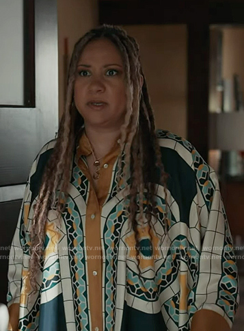 Karen's printed button down top on 9-1-1