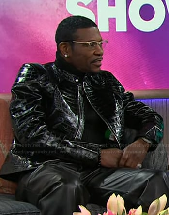 Keith Sweat's black leather croc skin jacket on The Kelly Clarkson Show