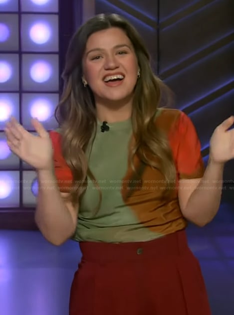 Kelly's tie dye print tee on The Kelly Clarkson Show