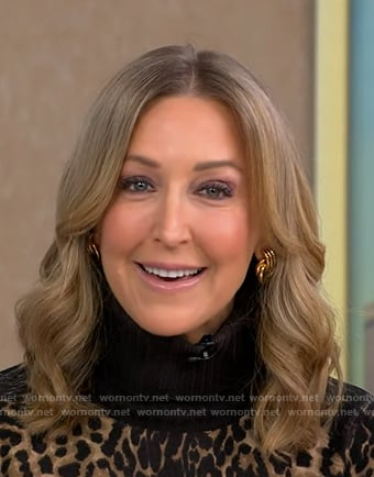 Lara's gold ring knot earrings on Good Morning America