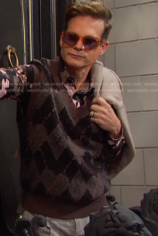 Leo's black floral shirt and argyle knit vest on Days of our Lives