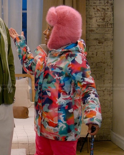 Regina's abstract print ski jacket on The Upshaws