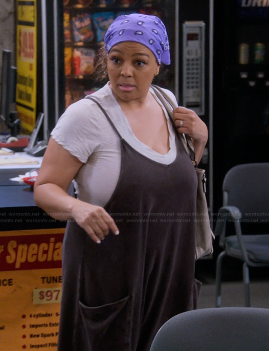 Regina's black jumpsuit on The Upshaws