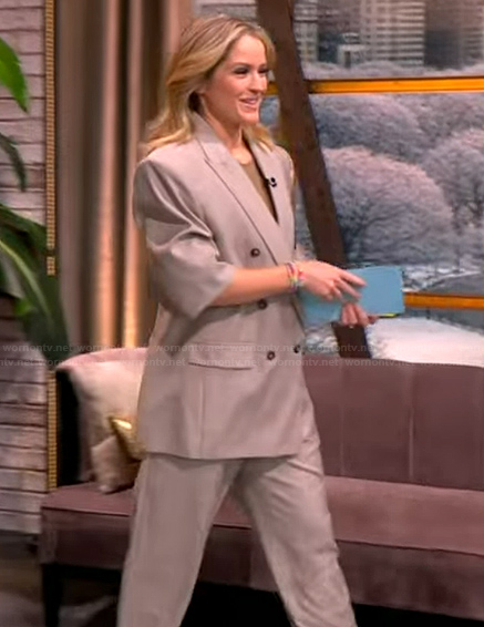 Sara's oversized double breasted blazer on The View