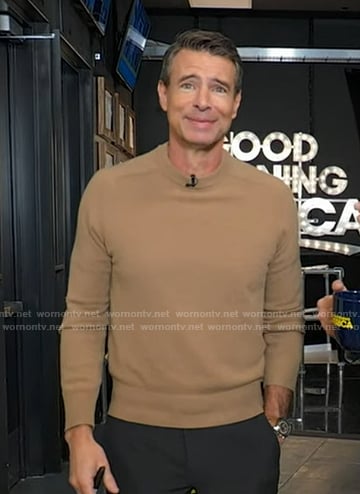 Scott Foley's beige sweater on Good Morning America