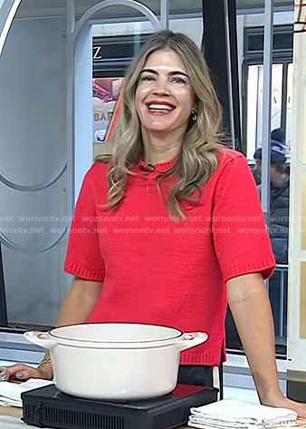 Siri Daly's red short sleeve tee sweater on Today