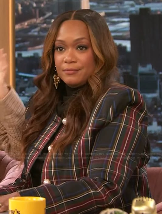 Sunny Anderson's plaid jacket on The Drew Barrymore Show