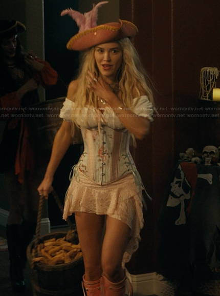 Ainsley's lace asymmetric mini skirt on Landman