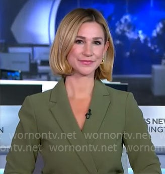 Caitlin Huey-Burns' green blazer on CBS Mornings