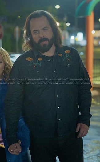 Cisco's floral embrodiered denim shirt on The Lincoln Lawyer