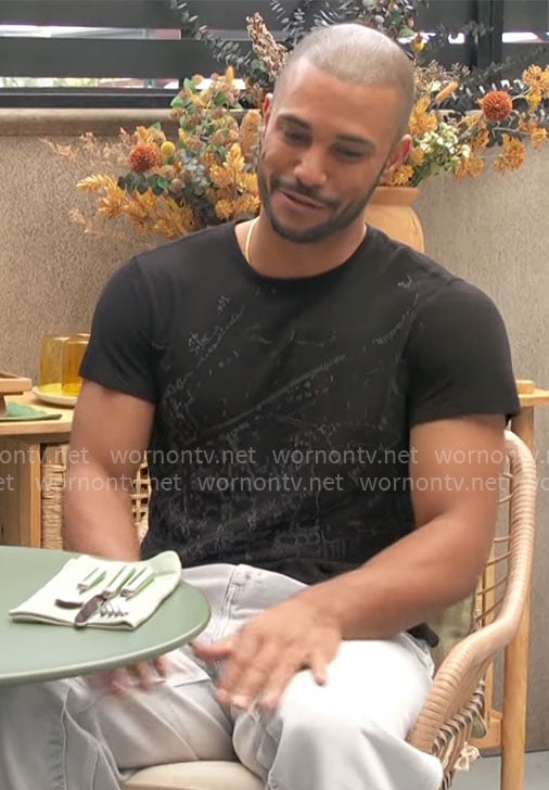 Holden's black graphic tee on The Young and the Restless