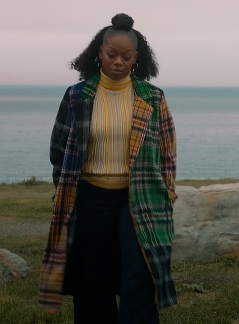 Izzy's yellow turtleneck knit top on The Lincoln Lawyer