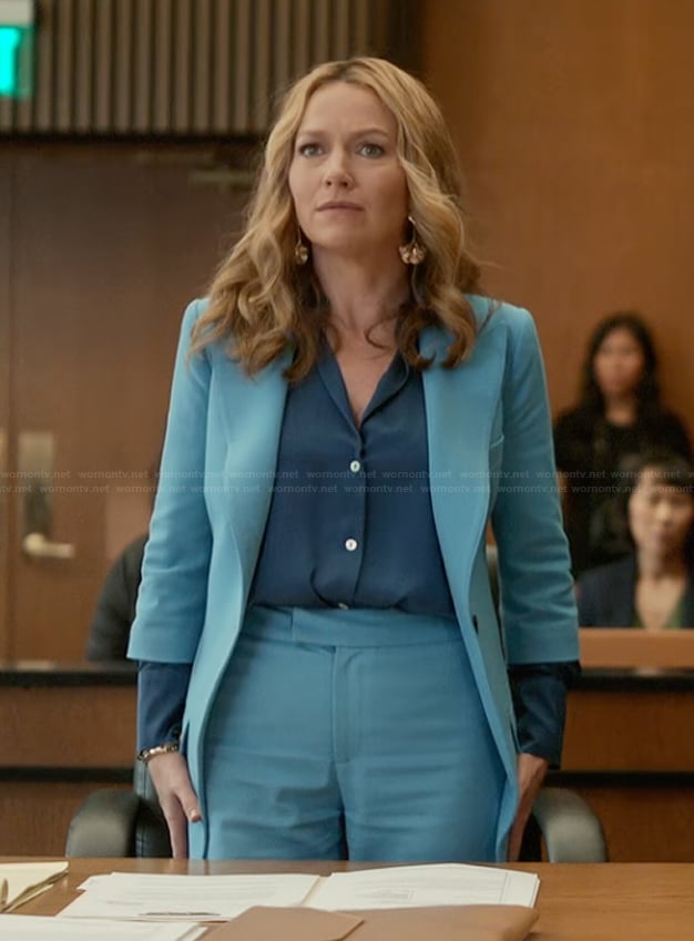 Lorna's blue short sleeve blazer on The Lincoln Lawyer
