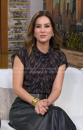 Rebecca'a black houndstooths print top on Good Morning America