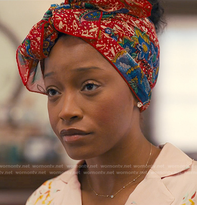 Samira's gold chain necklace on The Burbs